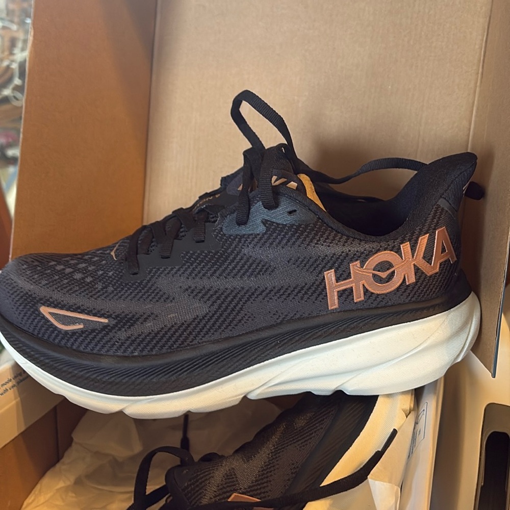 Hoka Cliffton size 8 WIDE